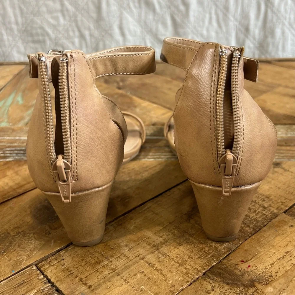 American Rag Women's Wedge Sandals Ankle Strap Zip Back Beige‎ Size 7